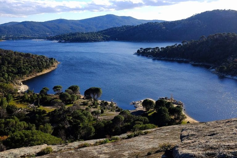 Vista panorámica del Pantano de San Juan en San Martín de Valdeiglesias, Madrid