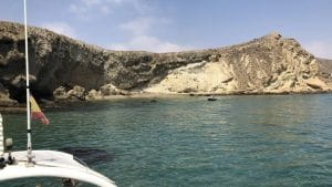 Embárcate en una excursión marina por la costa de Almería. Descubre impresionantes paisajes, cuevas y calas inaccesibles por tierra.
