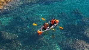 Alquila un kayak transparente para tu próxima aventura en Almería. Descubre los secretos de la costa y disfruta de la Ruta de los Piratas.