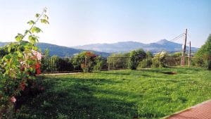 Alojamiento en cabañas y bungalows en el Camping 5 Castaños de Salamanca. Disfruta de la comodidad y el turismo rural en plena naturaleza.