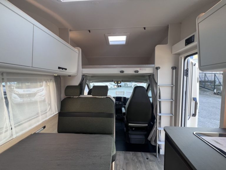 Alquiler 6 plazas Sunlight A68 en Pontevedra