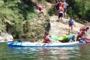 Kayak en el meandro del río Ebro en Flix