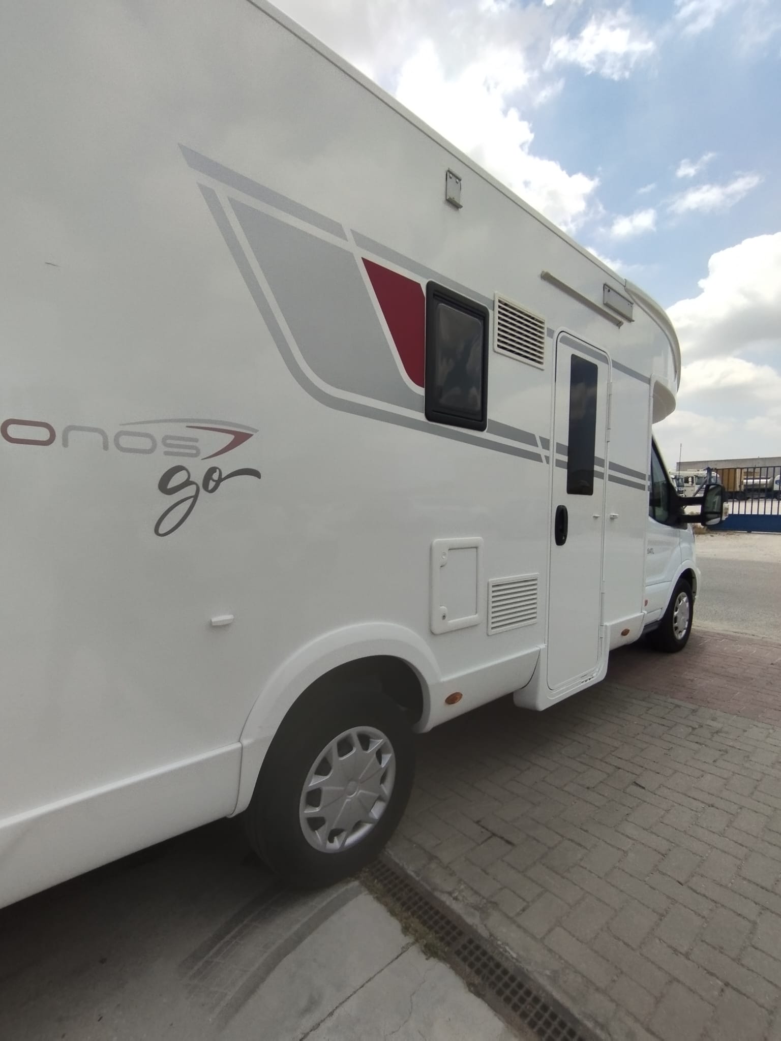 Alquiler 5 plazas Roller Team Kronos 284 TL (119) en Cádiz